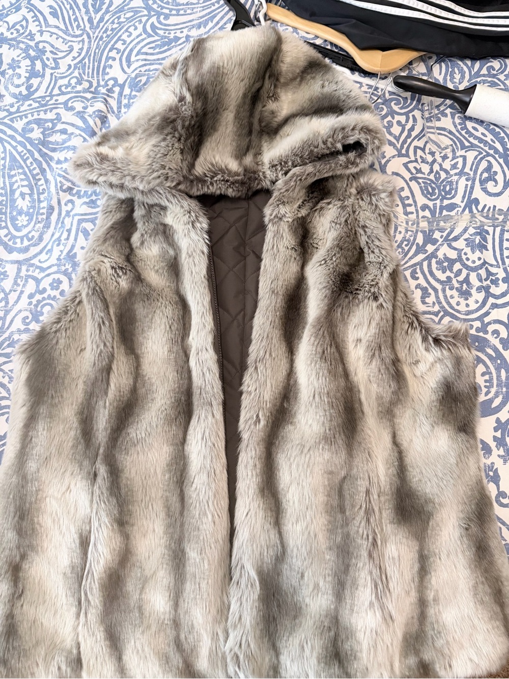 Hooded Faux Fur Vest in Light Gray